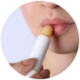 Hydrating and soothing lip balm to nourish and moisturise dry lips.